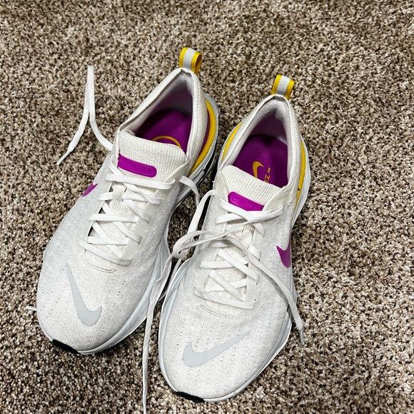 Nike women's running shoe - Picture 1 of 7